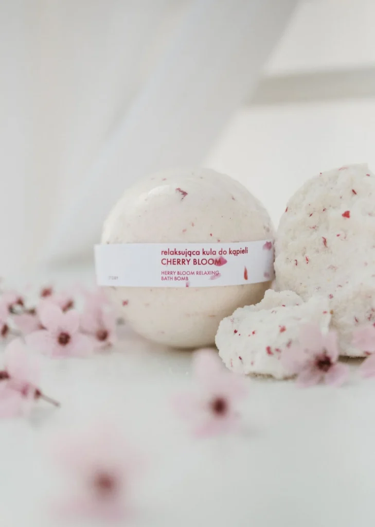 Relaksująca kula do kąpieli Cherry Bloom